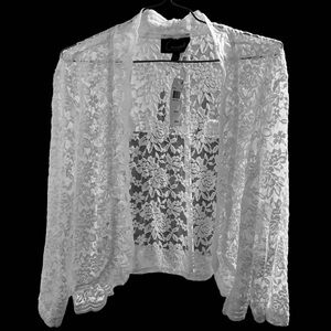 Connected  Scalloped Lace Shrug in White Sz L